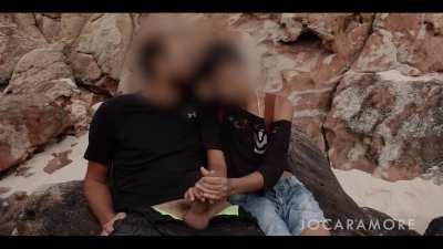 Guess sometimes two hands are barely enough! [gif]