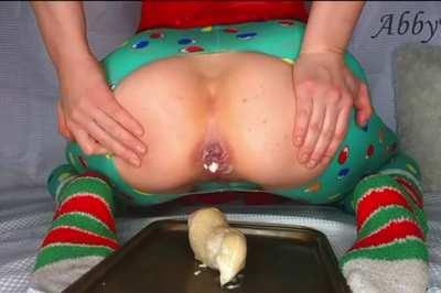 Who else would make cookies using that dough? 😍🍪