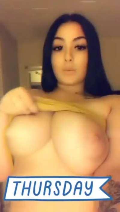 Las tetas de mi tia 🤤