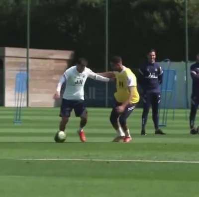 Messi vs Hakimi in training