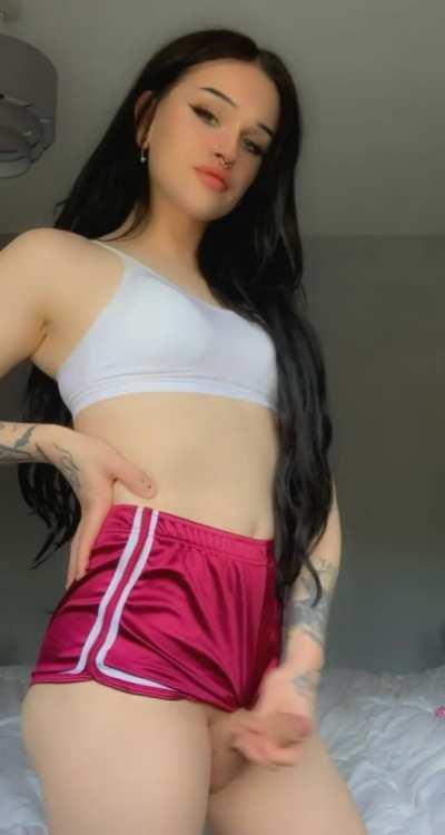 Have you ever sucked a girldick before..? ☺️