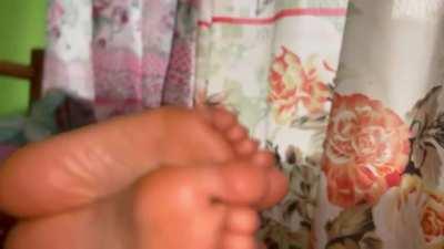 Who wants to lick the cum off my 18yo feet while he fucks me?
