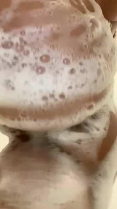 Watch this ass jiggle in the shower 🧼❤️