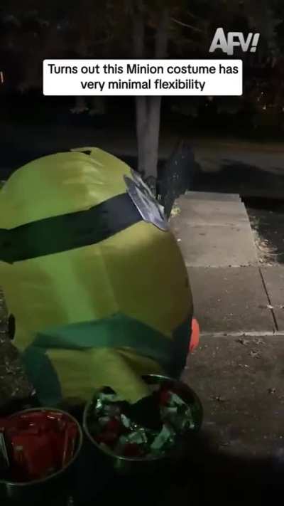 Blursed_ povero ragazzo, ha scelto il costume sbagliato