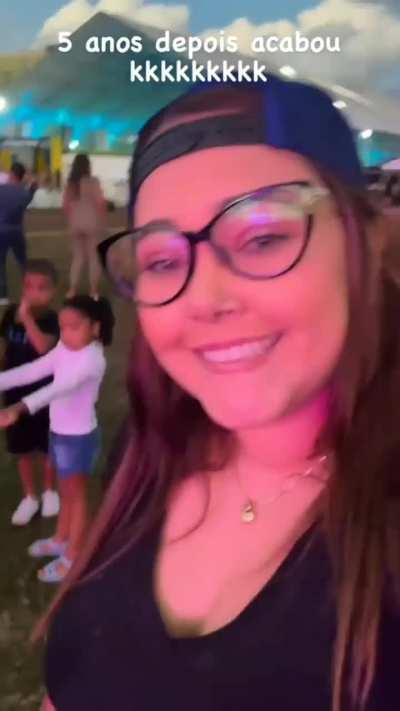 Isso vagabunda mostra mais esses peitos balançando,vou gozar muito....