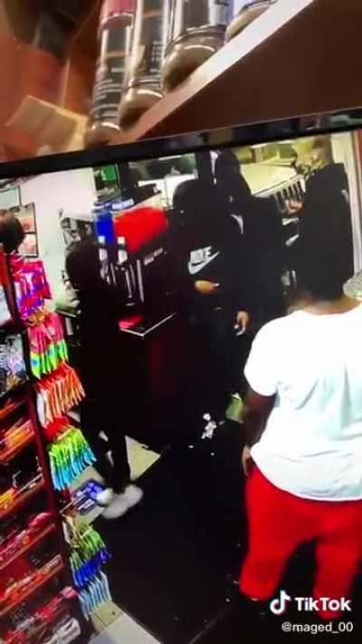 I know the cashier instantly got to ducking 😂