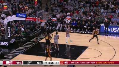 [Highlight] Trae Young goes behind the back to find Bogdan Bogdanovic for an open 3 to extend the lead to 21