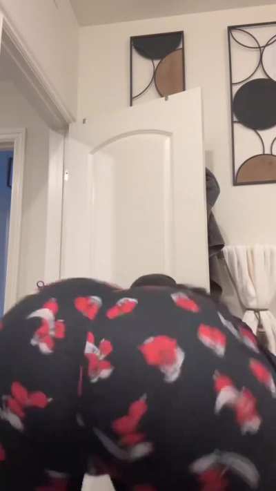 Exactly E Twerking ( H M U for the Tele) 15Dllrs To Join 3000+ attachments in it tele goes from 2020 to now 