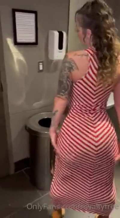 She making eye contact