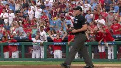 [Highlight] The Phillies' bench and Weston Wilson's family reaction to his first career hit