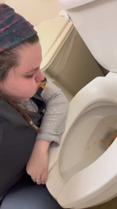 Trying my best to NOT puke, clearly I’m very good at it 🙄