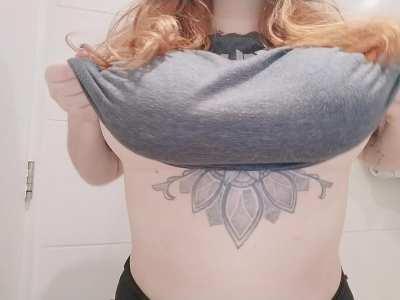 Wanna titty fuck them until they're glazed?🖤