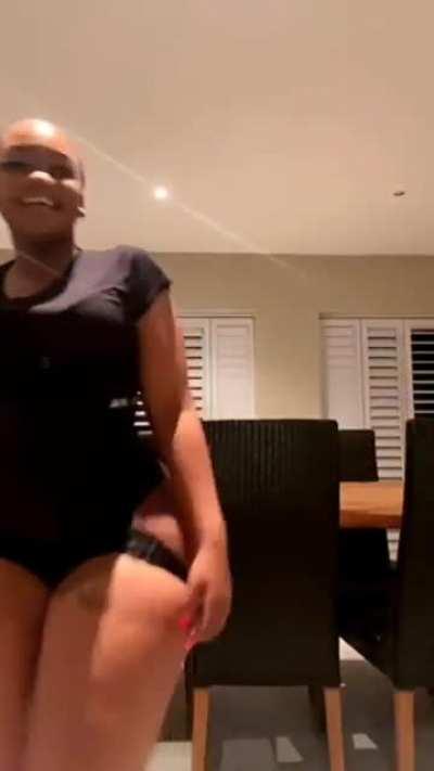 Small waist, fat ass