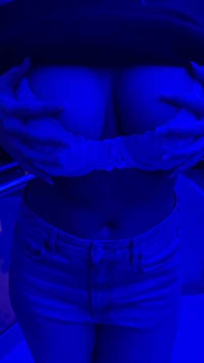 Kan jeg flasha puppene mine i heisen for deg?🫣🔞