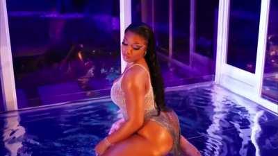 That ass 🤤 (her hottest look imo p1)