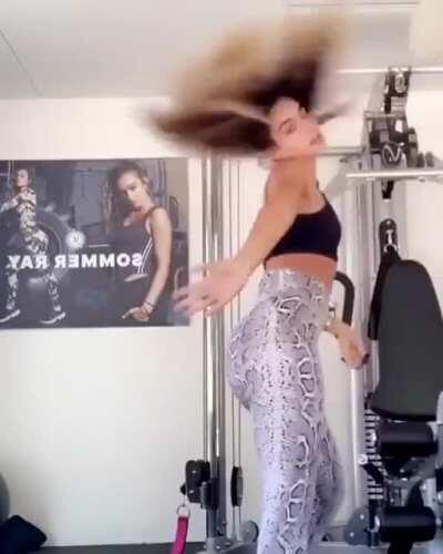 She's is so hot its unfair