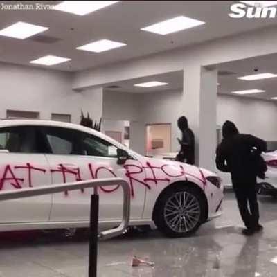 Афрофрики сожгли автосалон с автомобилями которые большинство из нас никогда себе не смогут позволить. Ну как говорится - приятного аппети