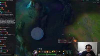 Enquanto o cenário brasileiro tenta descobrir o que tem a ver SoloQ e CBLoL, o Nunu mid dos gringo já tá em outro nível.