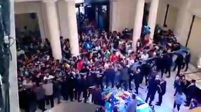 No había visto este video. Increíble cómo vulneraron la seguridad de la Casa de Gobierno. ¿Nadie ofreció la renuncia, sea ministro, secretario o Casa Militar, no?