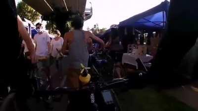 Feria navideña en plena ciclovía. Metro las parcelas (Maipú)