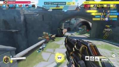 Soldier with some of the weirdest aimlock I've ever seen