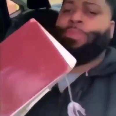 Algum nobre cavalheiro teria o link do vídeo dessa digníssima dama?