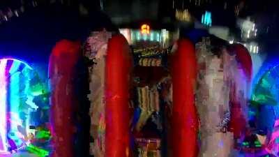 Bikini slingshot ride