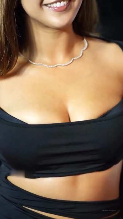 Busty and thick hot Roshni at Myntra Glamstream launch event