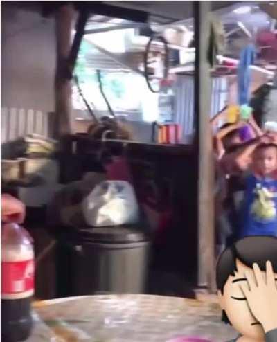 Quando eu compro uma coquinha para mim e meus primos estão em casa