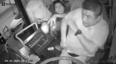 [LFO] Thugs Shoot Bus Driver For Resisting (Always give up your belongings!)