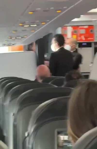 “EvErYbOdY DiEs!” yells a woman defending her rights to not wear a mask