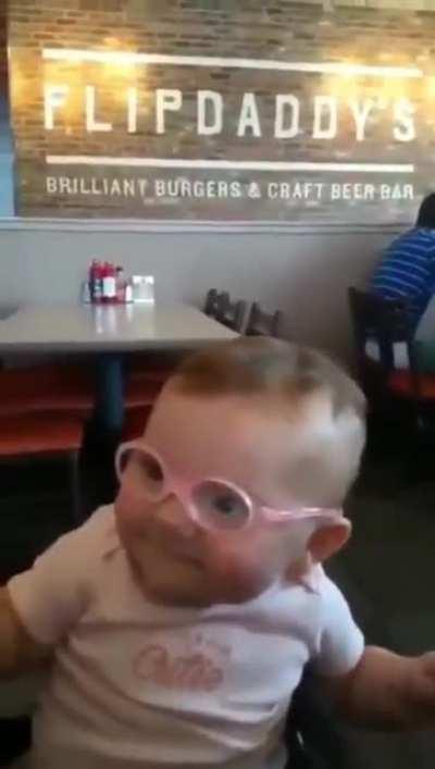 A 1a vez de um bebe vendo