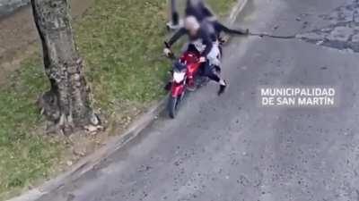 Three robbers on a motorcycle in Buenos Aires