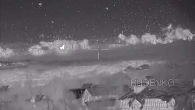 Ru pov: Russian MLRS hits the positions of the UAF in the Ugledar direction at night. 