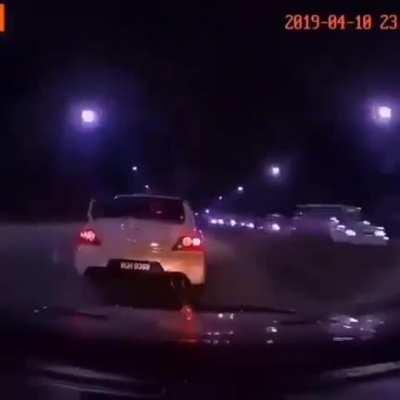 I cannot explain how and why i love so much theese kind of raw low quality videos. They just are magical.