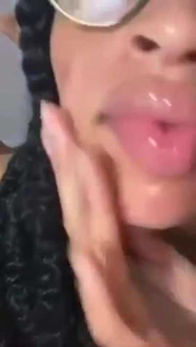 Dm me for this lip gc it’s getting lit and it’s just getting started after the first 3 people prices gon start appearing so hurry up