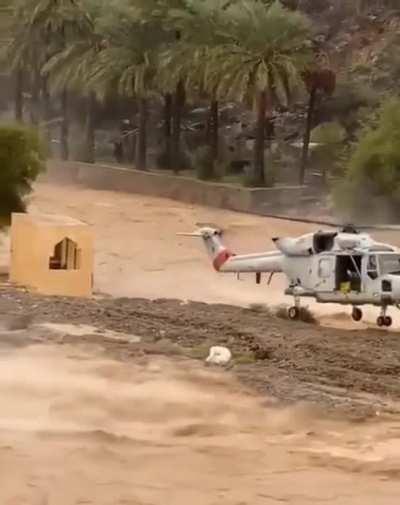 Saved from flood by hélicopter in Aman