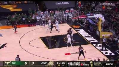 [Highlight] Giannis erases CP3’s patented midrange shot