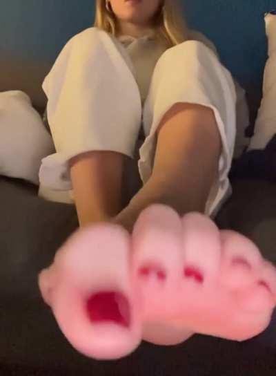 I just want someone to play with my toes! Who wants a taste? dm to buy more 