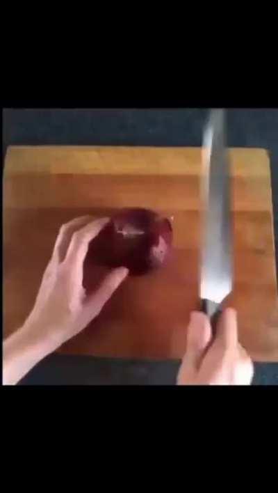 How to cut a red onion hack