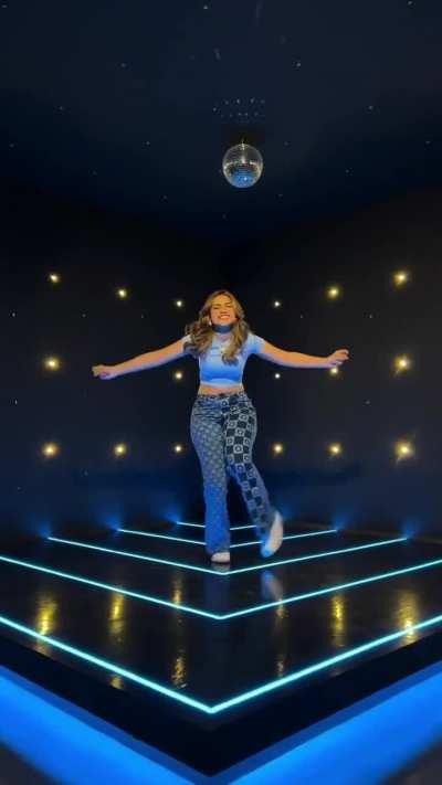 She's making me throb 😩 (Nagma Mirajkar)