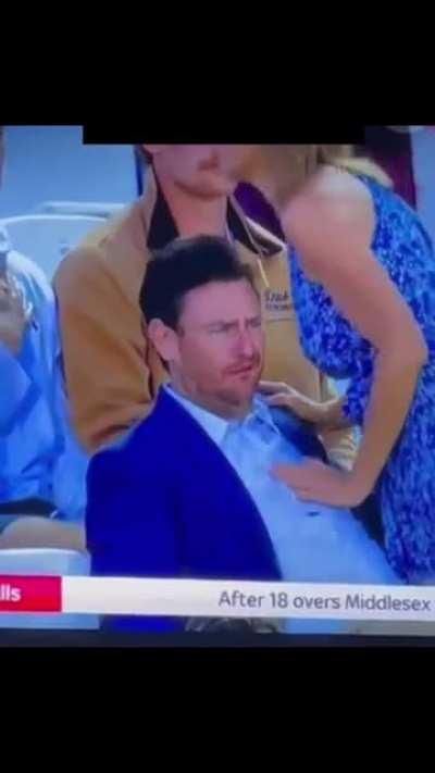 Man doesn&rsquo;t miss any chance