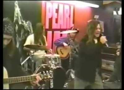 Pearl Jam - Black (Tower Records Rockville, MD November 9, 1991) Eddie's voice is so powerful that he had to put the mic down.