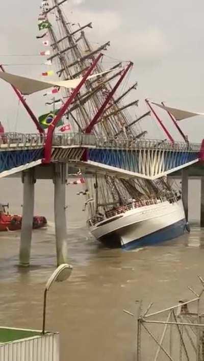 Brazilian ship in Ecuador