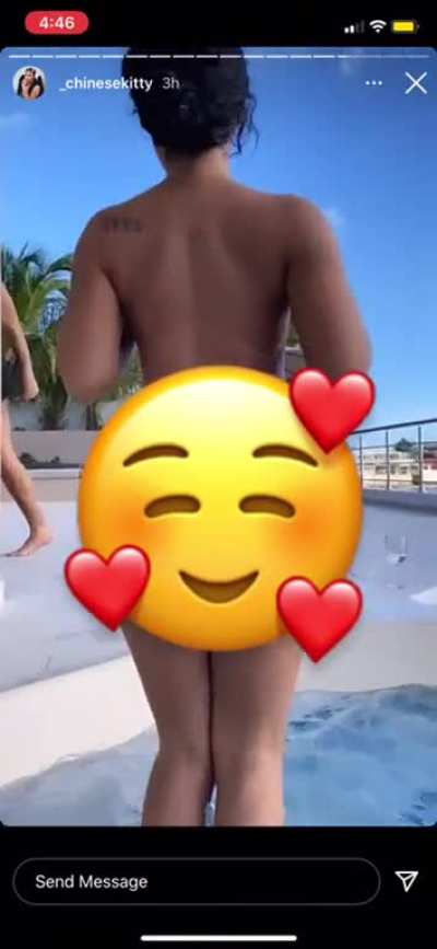 Yo I got a strong felling she is going to go crazy tonight maybe even accidentally post a nude or nip slip everyone turn on Instagram post notifications and thank me later 😂👀