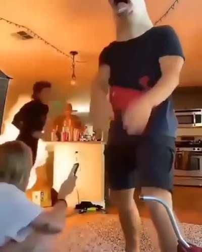 The pyromancers in the background bruh