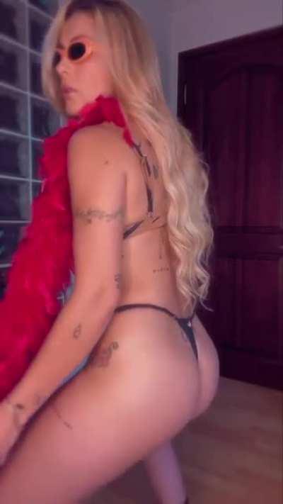 Kenia Gonzalez (@keniamusicr)