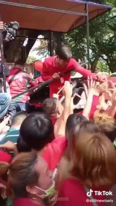 Yung magpupull out ka na sa jowa mo pero ayaw nia tas masakit pa