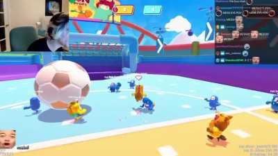 "IF YOU'RE A GOD, CAN YOU CARRY YOUR ENTIRE TEAM?" - xQc