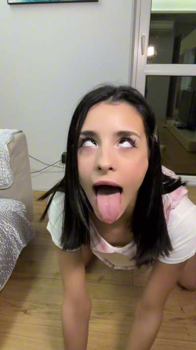 My mouth needs some cock, daddy, can you give it to me?